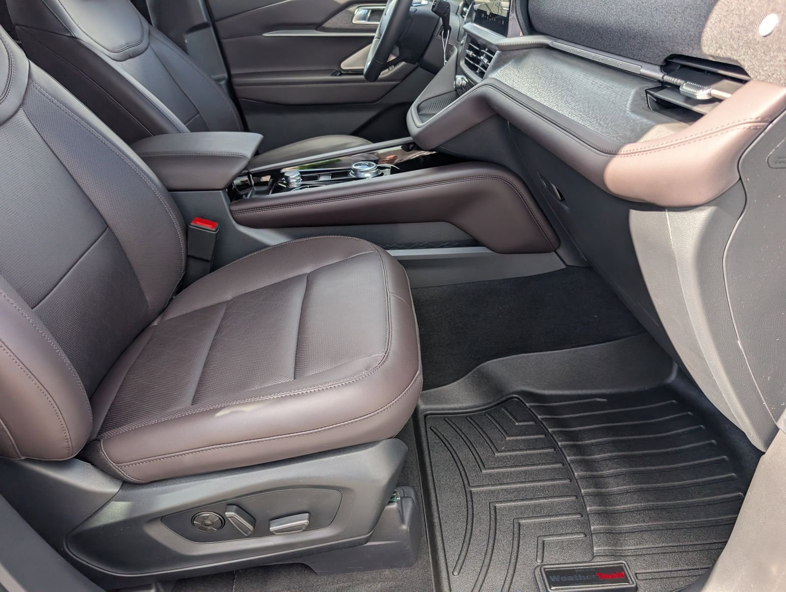 2026 Ford Explorer Platinum - Photo 29