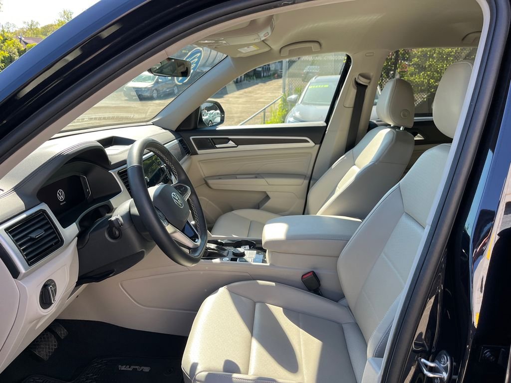 2022 Volkswagen Atlas SE w/Tech - Photo 10