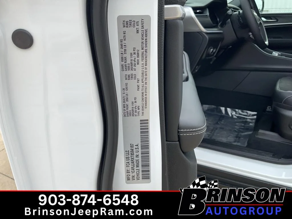 New 2026 Bright White Clear-Coat Exterior Paint Jeep Laredo Altitude image 20