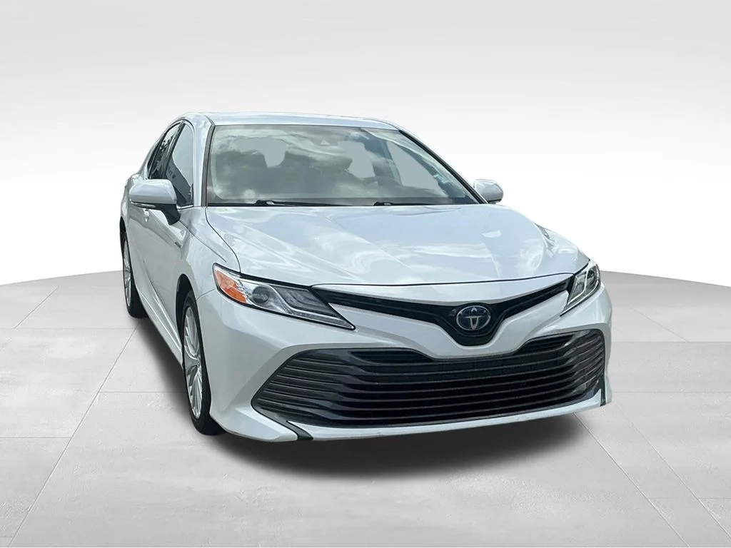 Used 2020 Beige Toyota XLE image 15