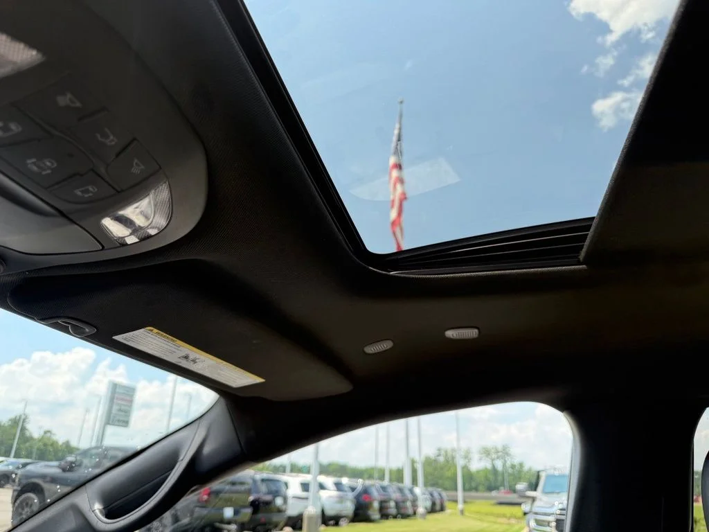 Used 2025 White Chrysler Limited image 14