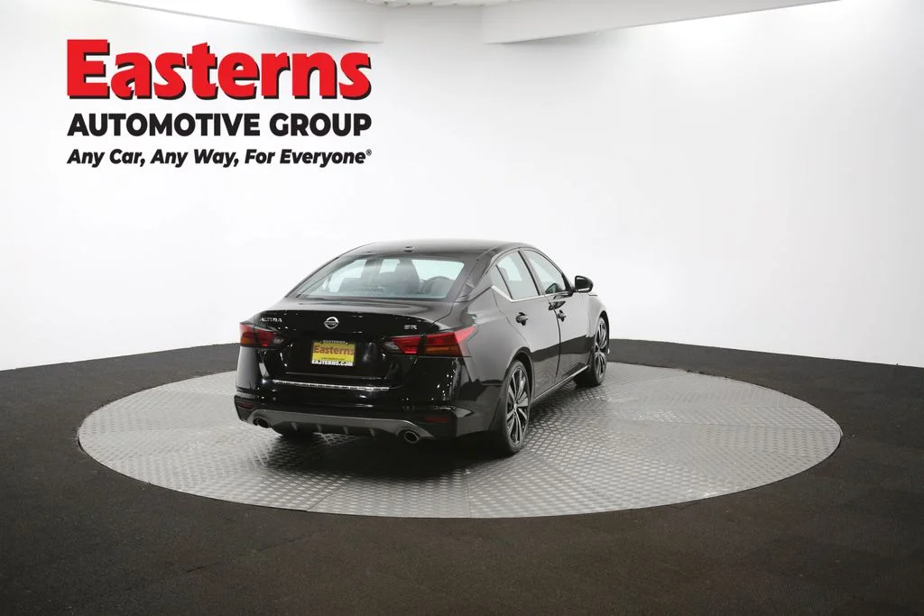 Used 2020 Black Nissan 2.5 SR image 37