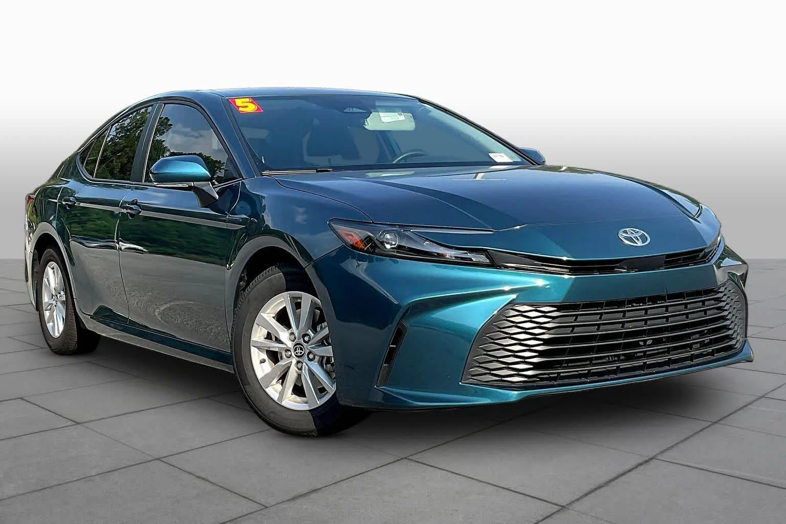 Used 2025 Ocean Gem Toyota LE image 3