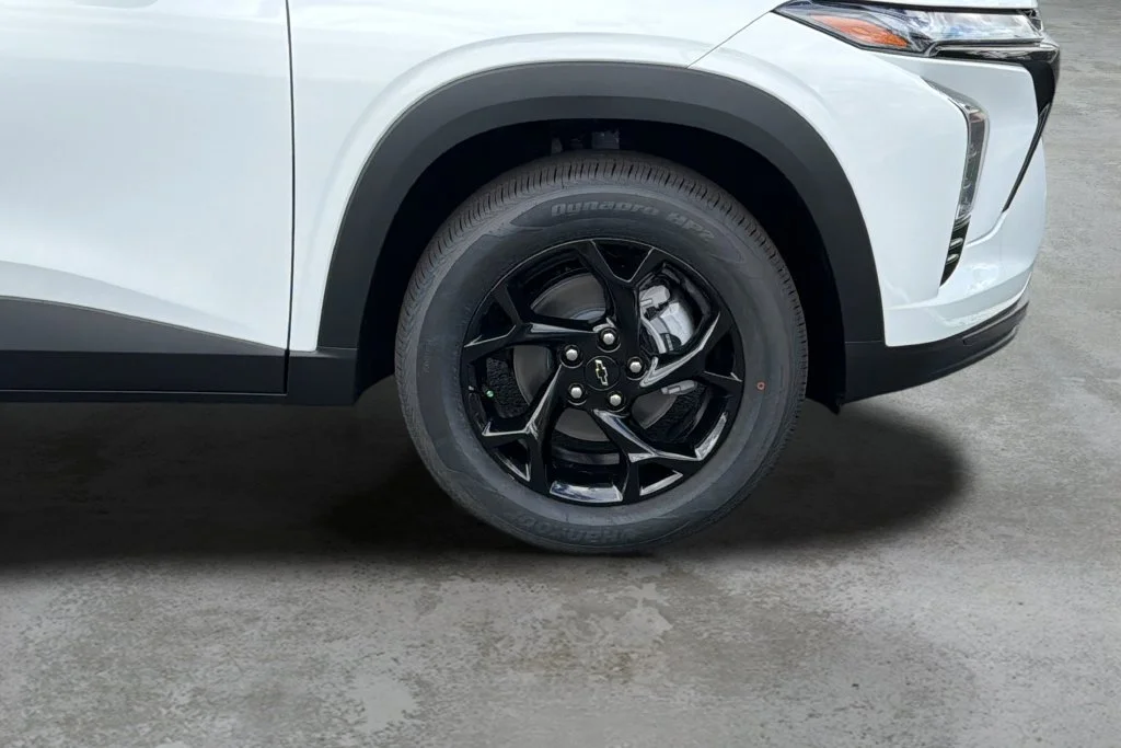 New 2026 Summit White Chevrolet LT image 9