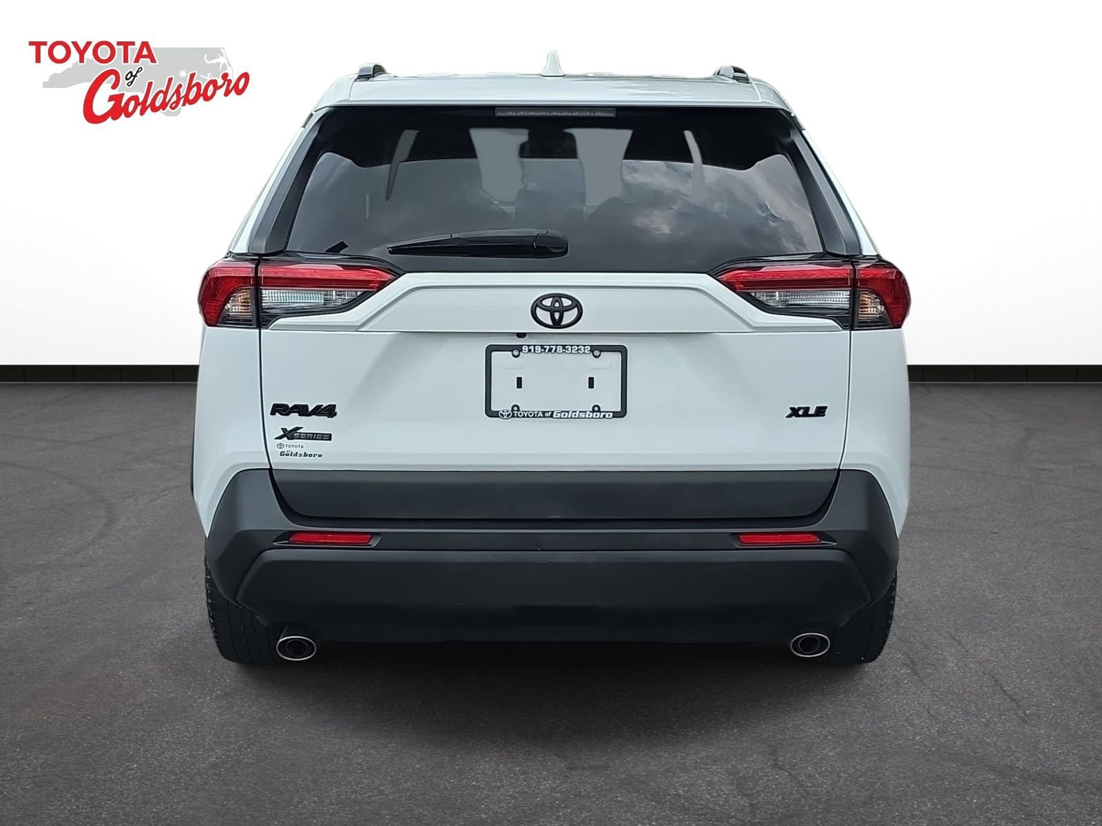 Used 2022 White Toyota XLE image 6