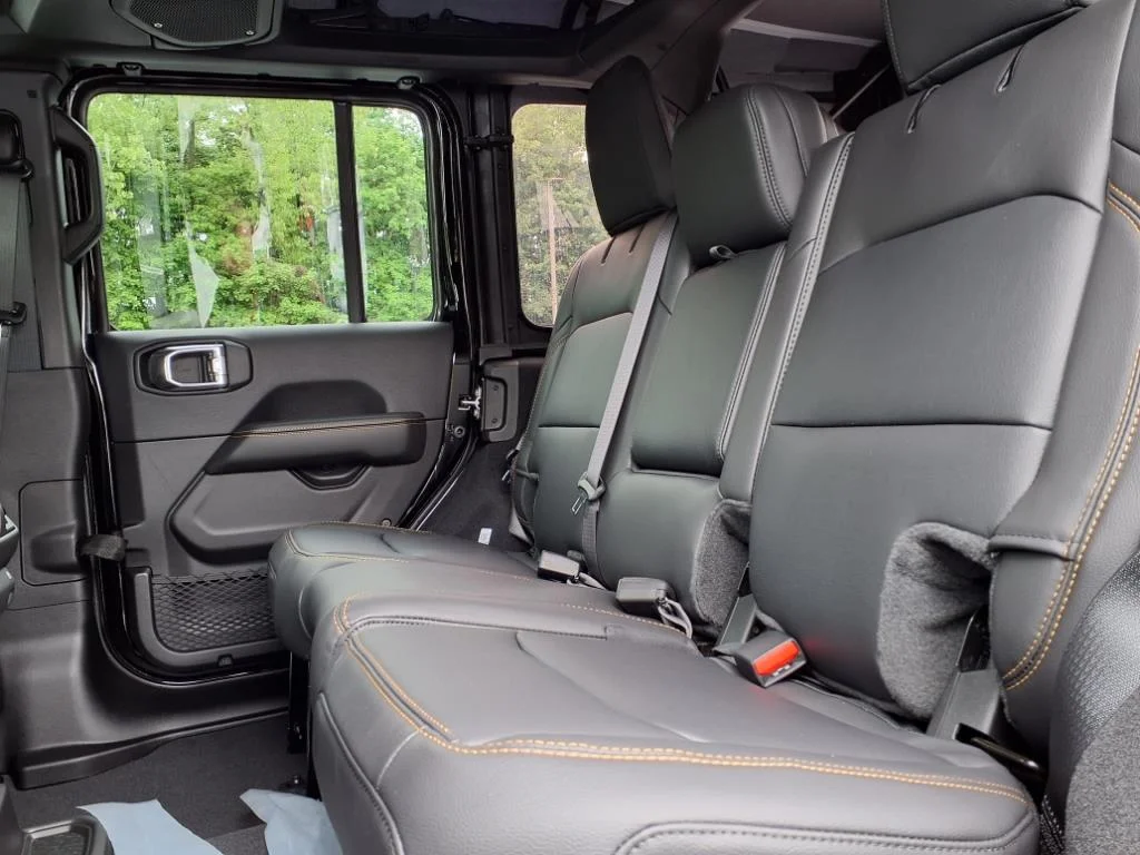 2025 Jeep Wrangler 4-Door Sahara - Photo 8