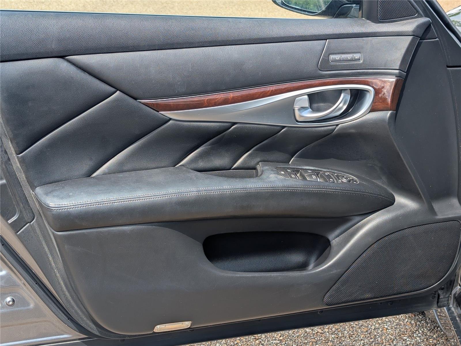 Used 2019 Graphite Shadow INFINITI 3.7 LUXE image 11