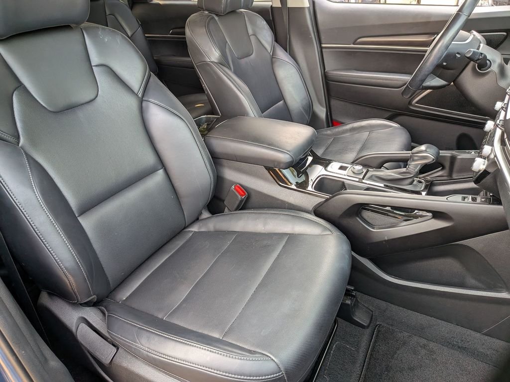 Used 2024 Black Kia S image 32