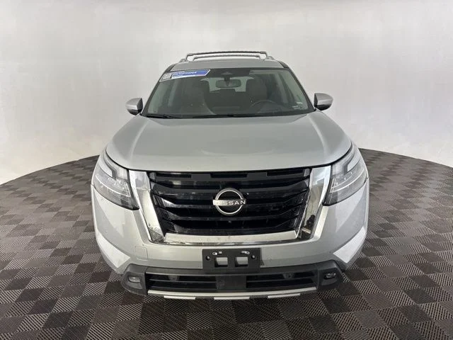 Used 2022 Silver Nissan Platinum image 2