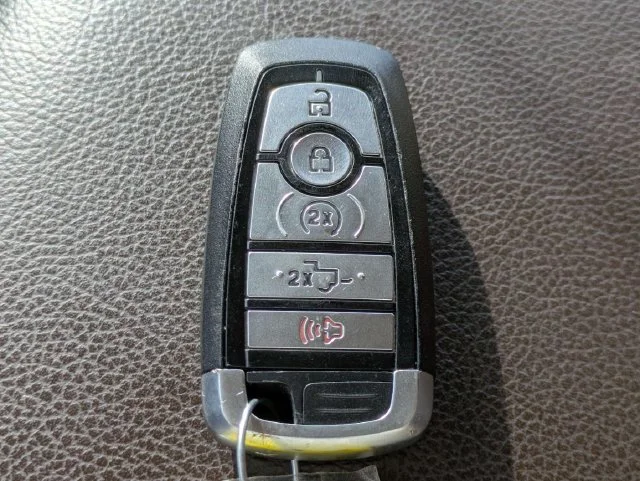Used 2019 White Ford Lariat image 30