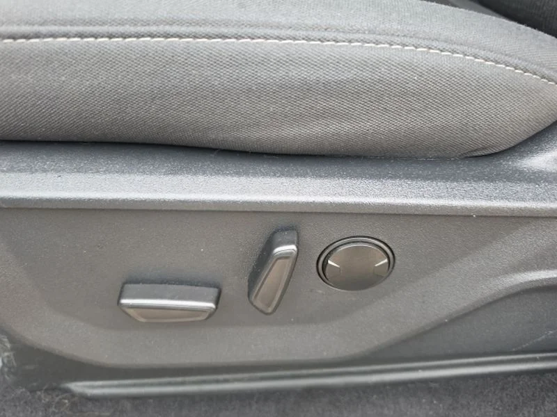 Used 2025 Space White Metallic Ford XLT image 9