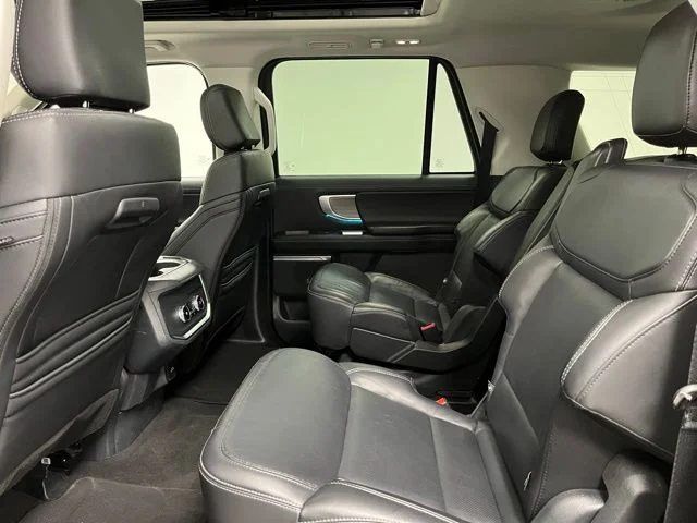 Used 2025 White Ford Platinum image 42