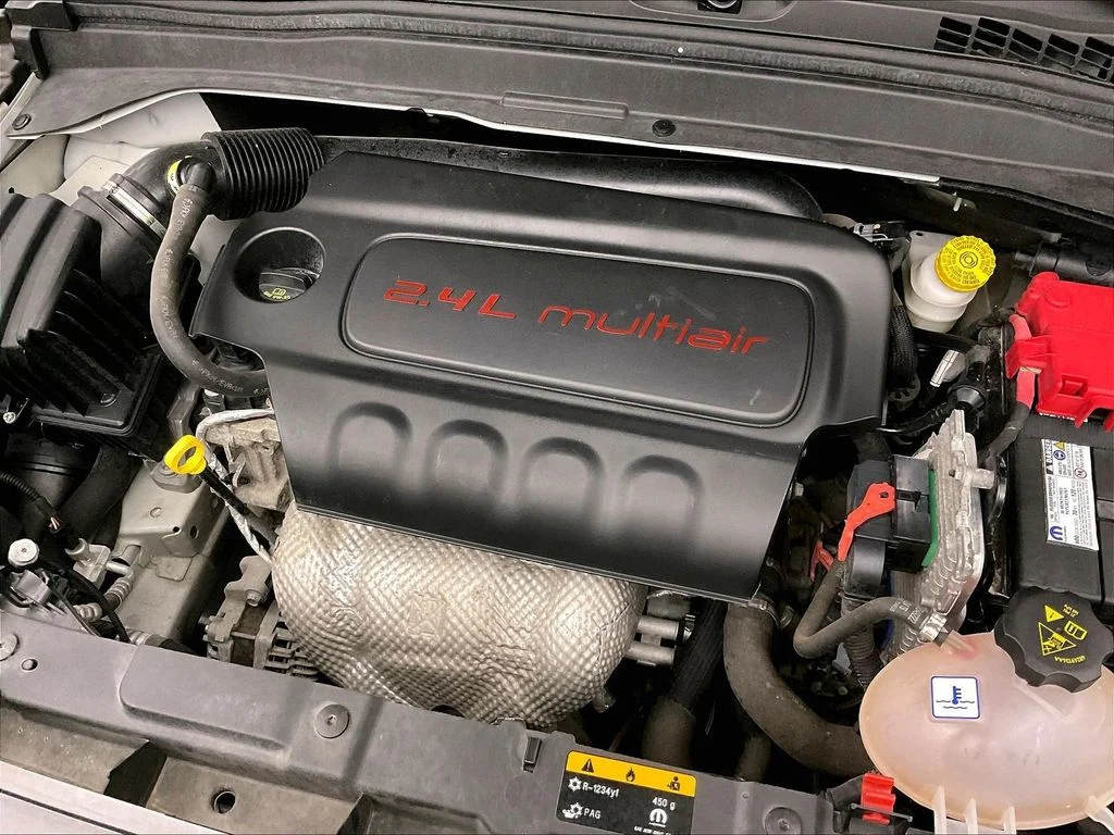 Used 2021 White Jeep Latitude image 38