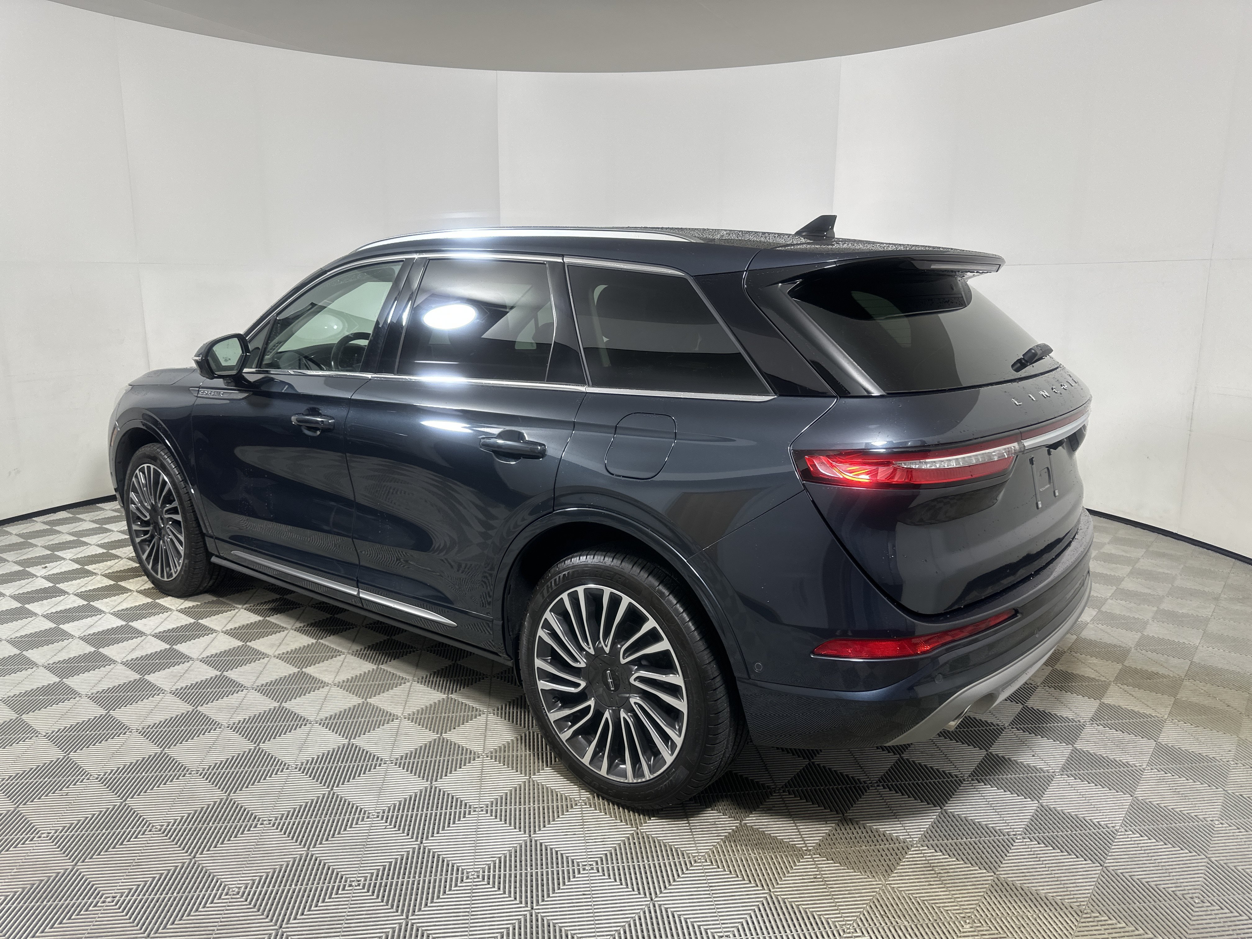 Used 2020 Blue Lincoln Reserve image 5