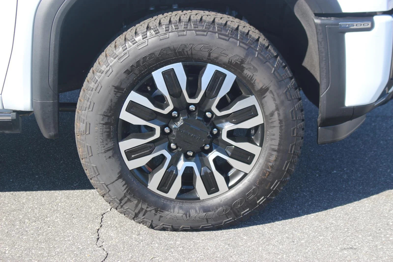 New 2026 Glacier White Tricoat GMC Denali Ultimate image 9