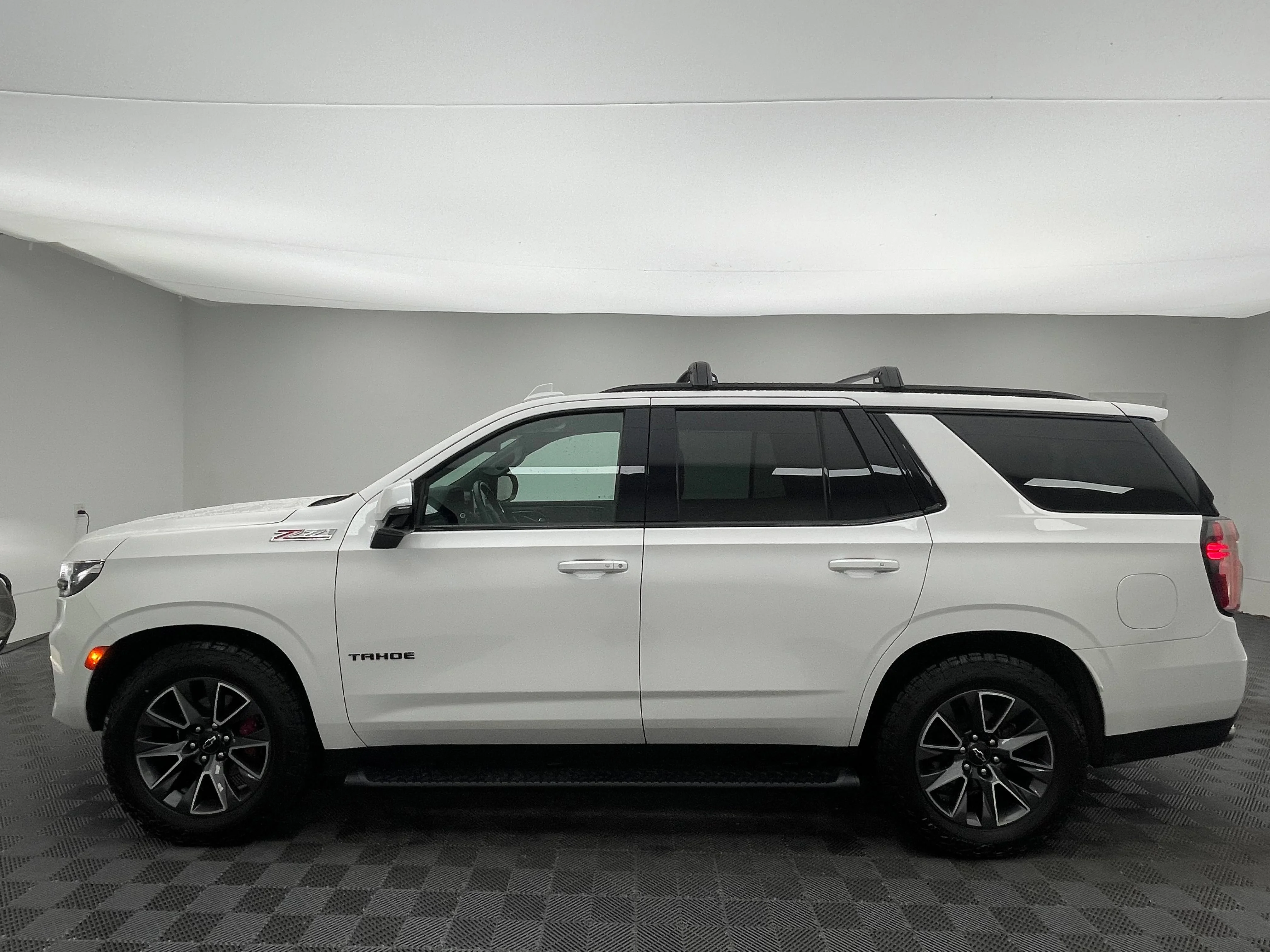 Used 2022 Iridescent Pearl Tricoat Chevrolet Z71 image 15