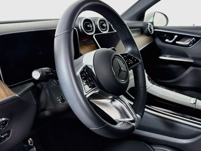 Used 2024  Mercedes-Benz GLC 300 image 11