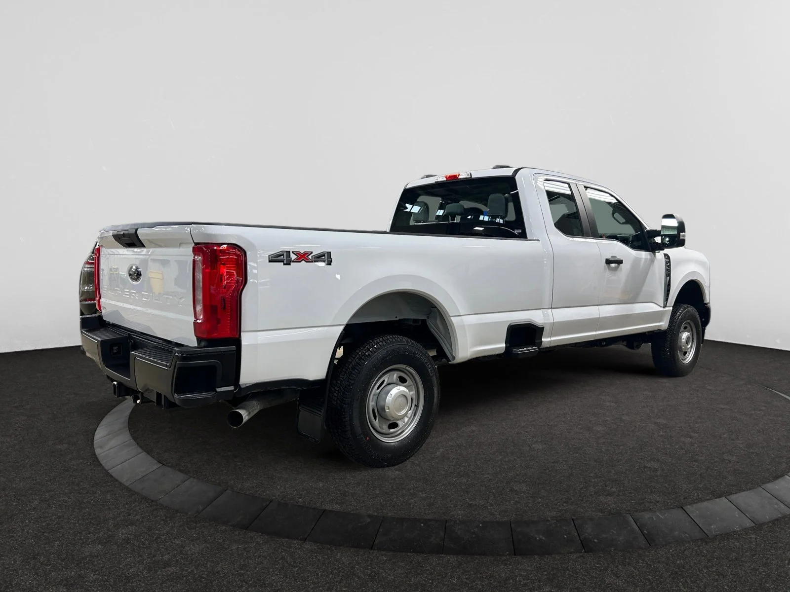 New 2026 Oxford White Ford XL image 5