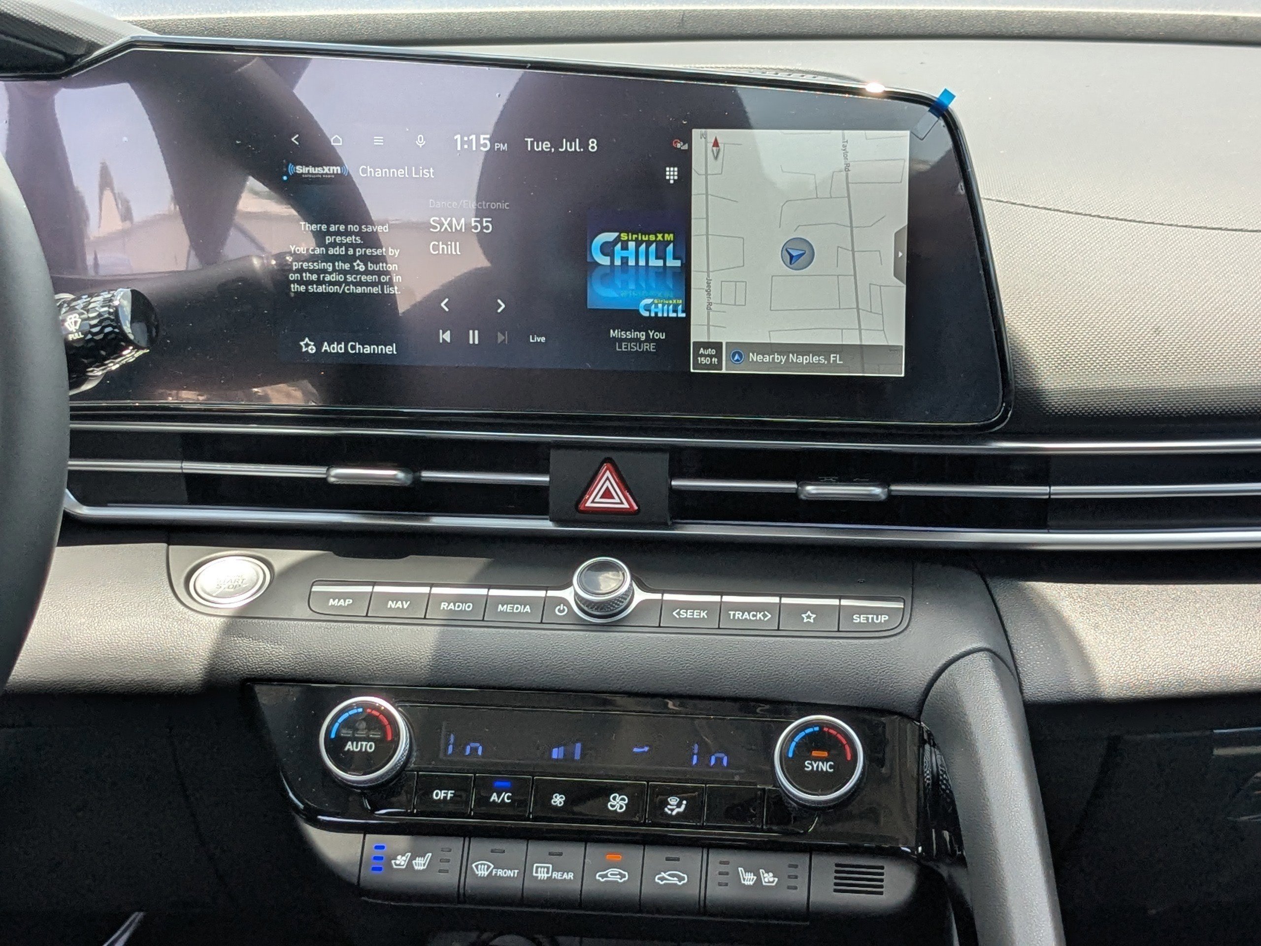 2025 Hyundai Elantra Limited - Photo 13
