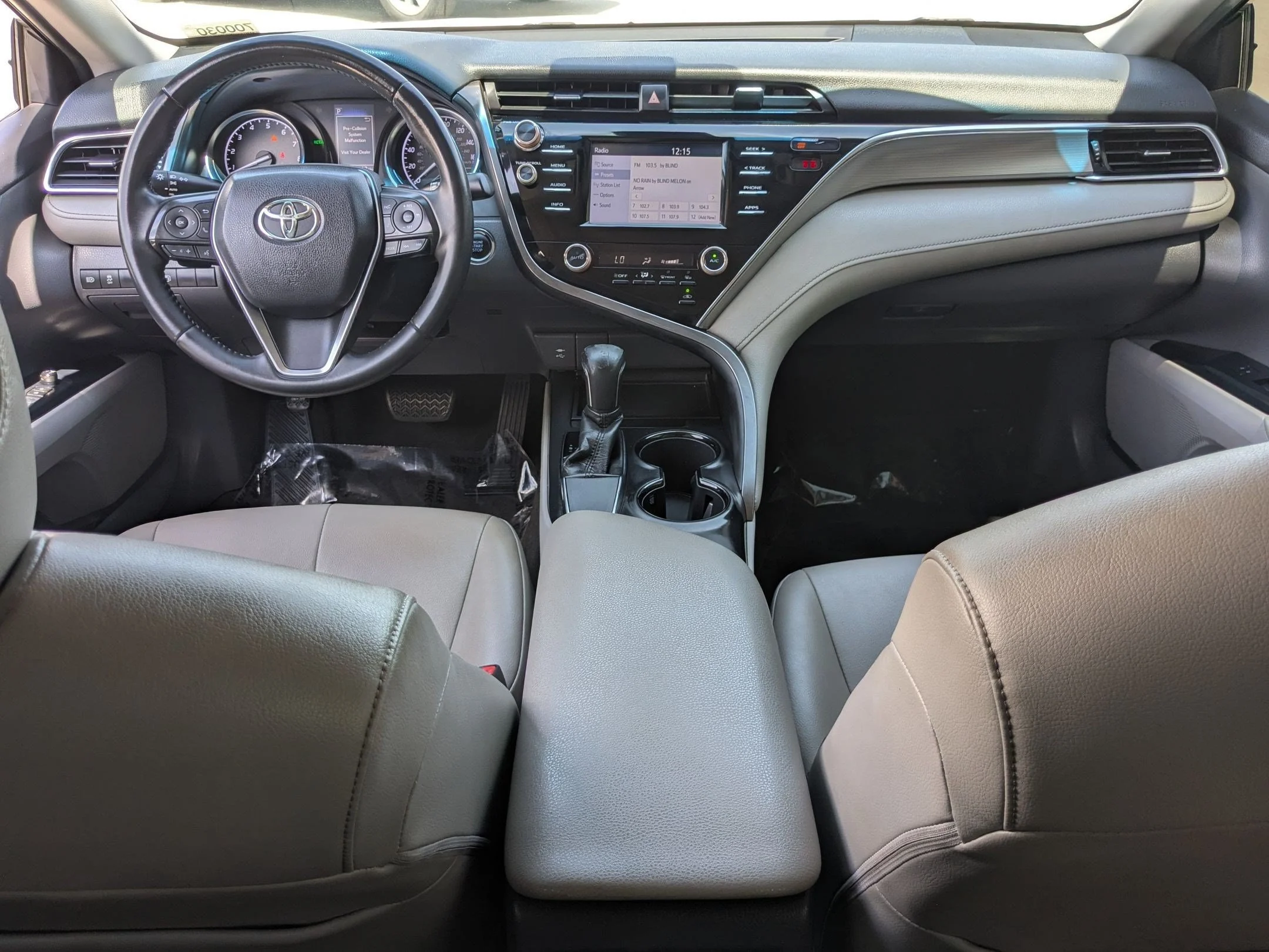 Used 2018 Super White Toyota SE image 27