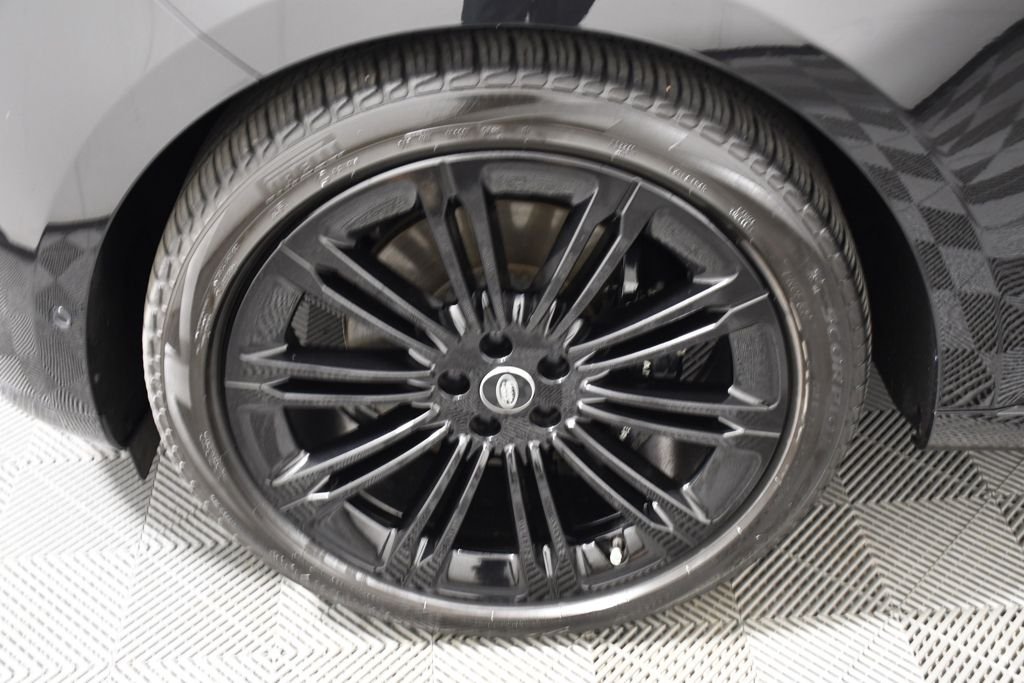 Used 2024 Santorini Black Metallic Land Rover SE image 11
