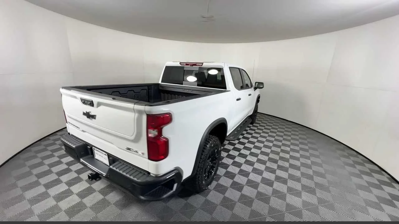 New 2026 Summit White Chevrolet ZR2 image 16