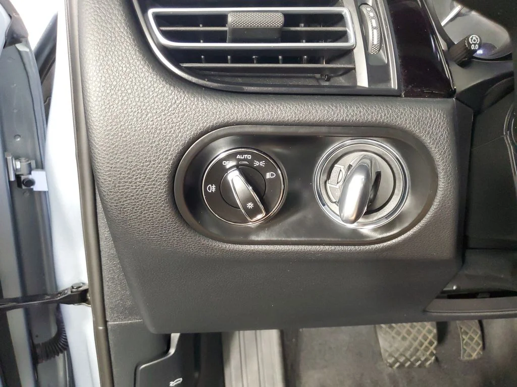 Used 2024 Silver Porsche  image 27
