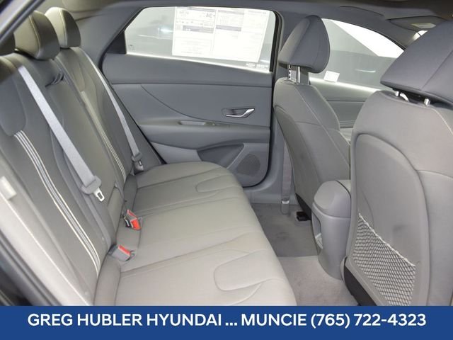 Used 2025 Black Hyundai SEL Convenience image 34