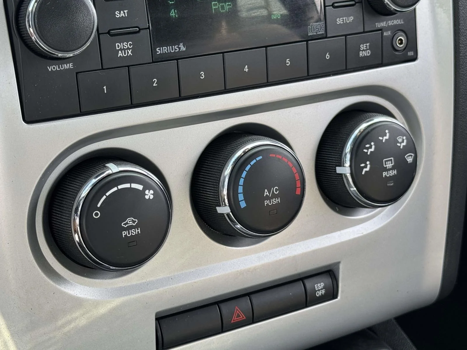Used 2010 Torred Dodge SE image 4