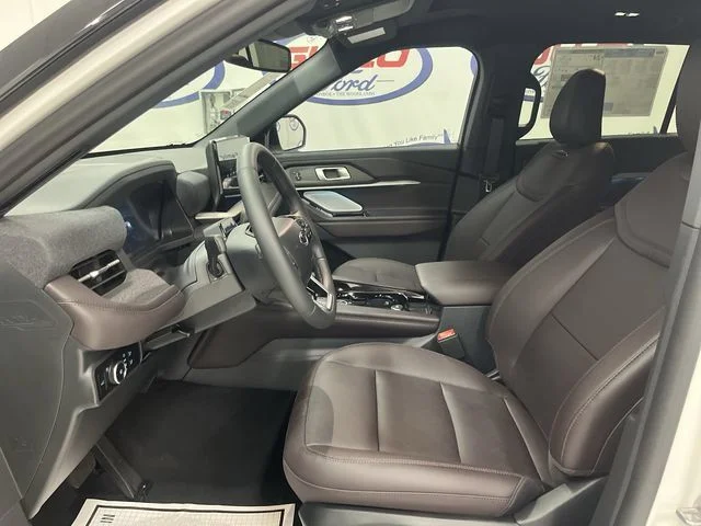 New 2026 Star White Metallic Tri-Coat Ford Platinum image 13