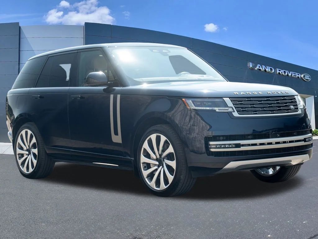 Certified Used 2026  Land Rover SE image 3