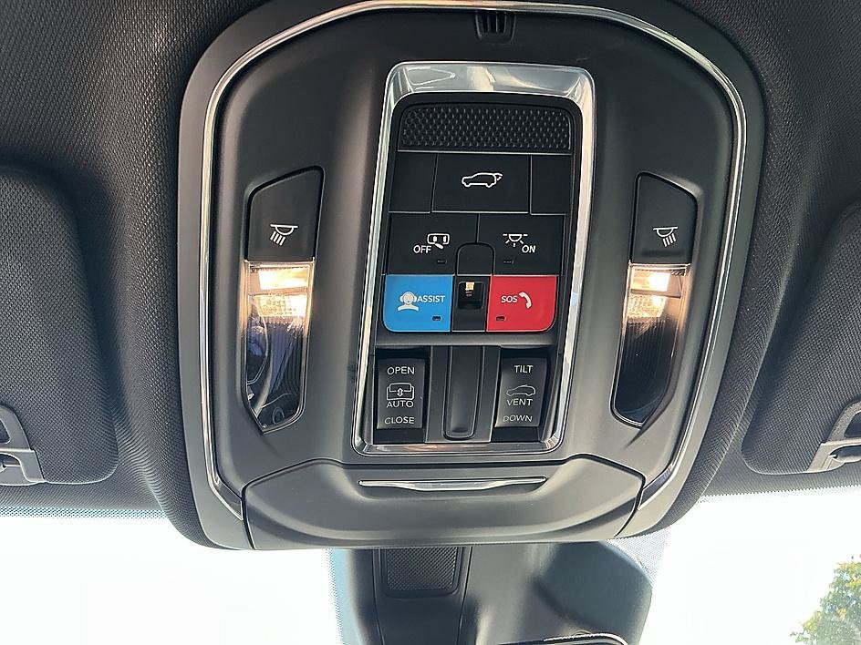 Used 2025 Bright White Clearcoat Jeep Altitude X image 20