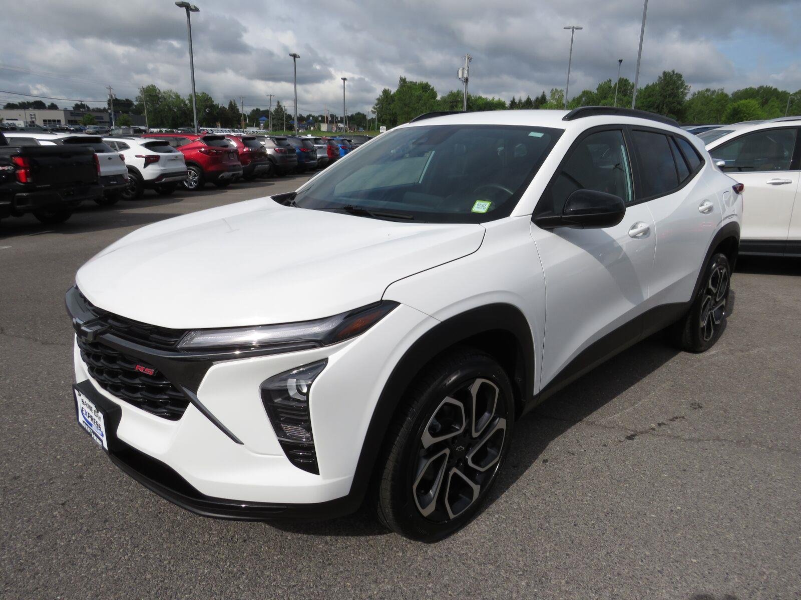 Used 2025 Summit White Chevrolet 2RS image 8