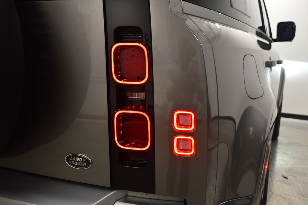 Used 2022 Gray Land Rover XS Edition image 12