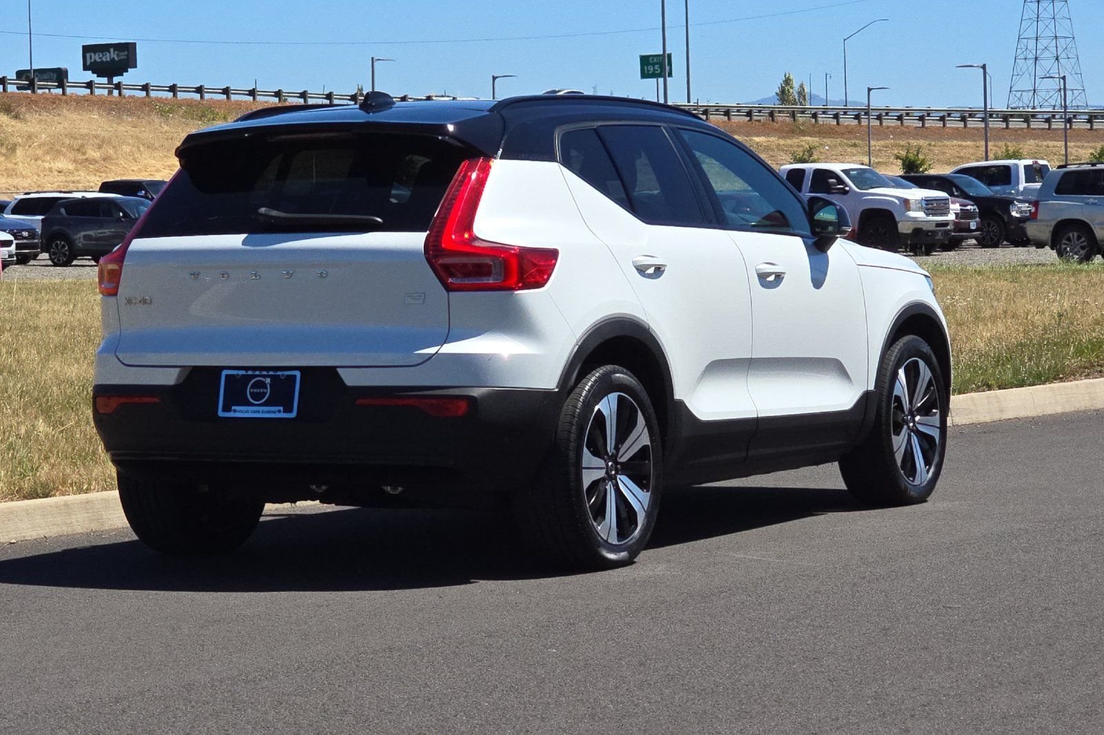 Used 2023 White Volvo Twin Plus image 3