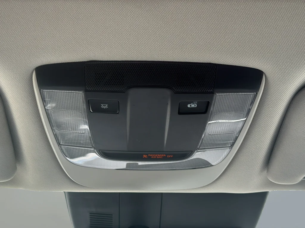 Used 2022 White Kia LXS image 40