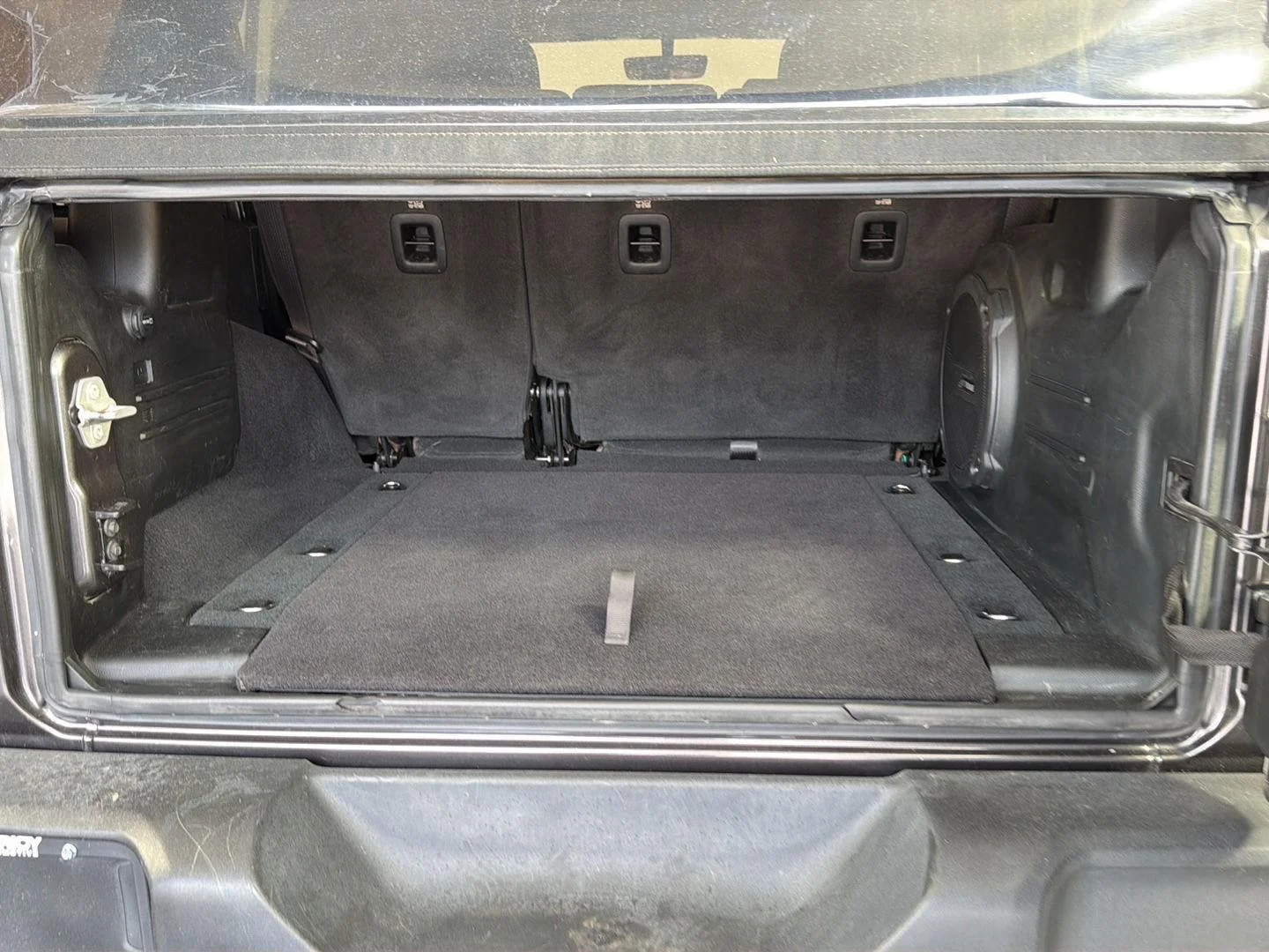 Used 2023 Granite Crystal Metallic Clearcoat Jeep Sport S image 8