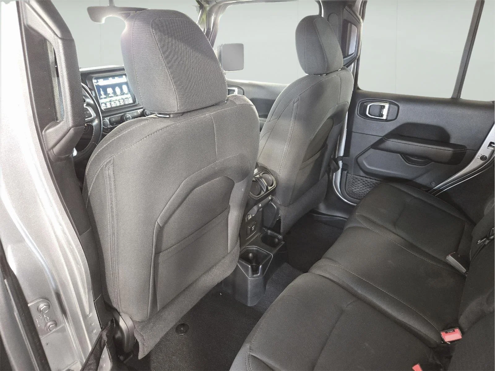 Used 2020 Billet Silver Metallic Jeep Sahara image 26