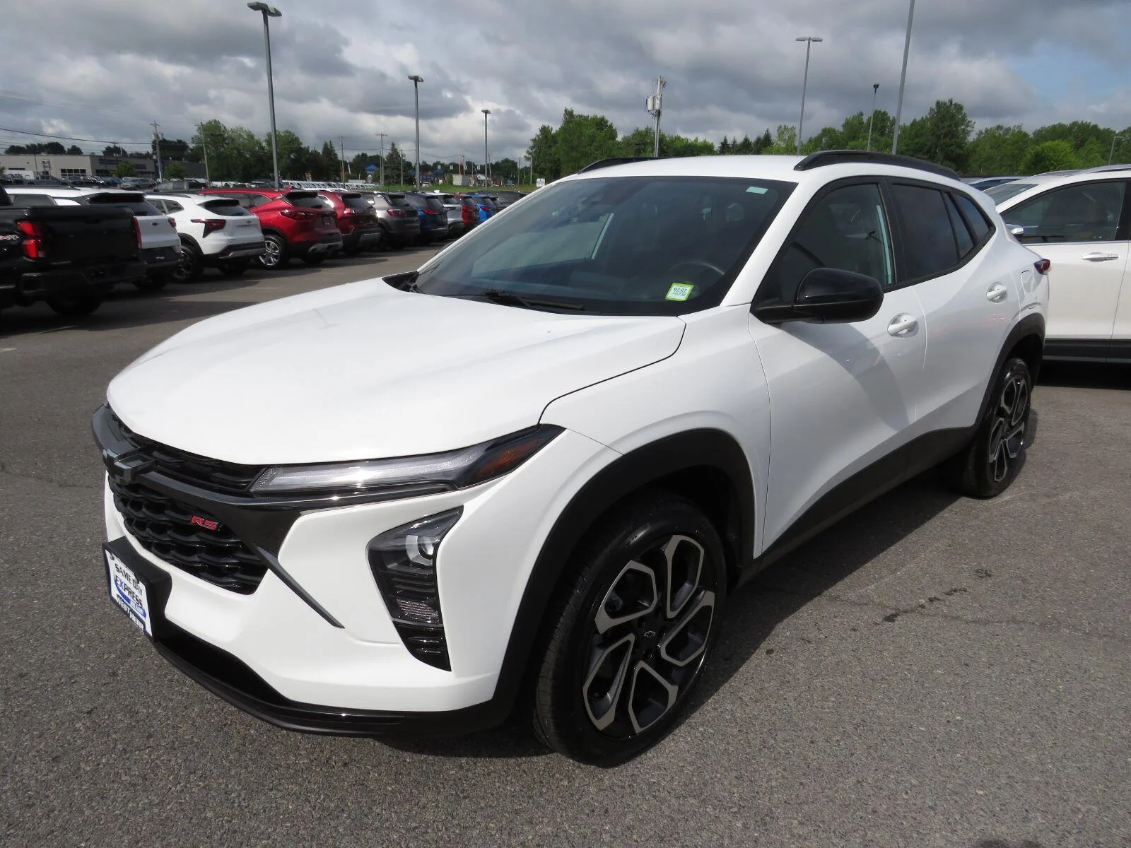Used 2025 Summit White Chevrolet 2RS image 8