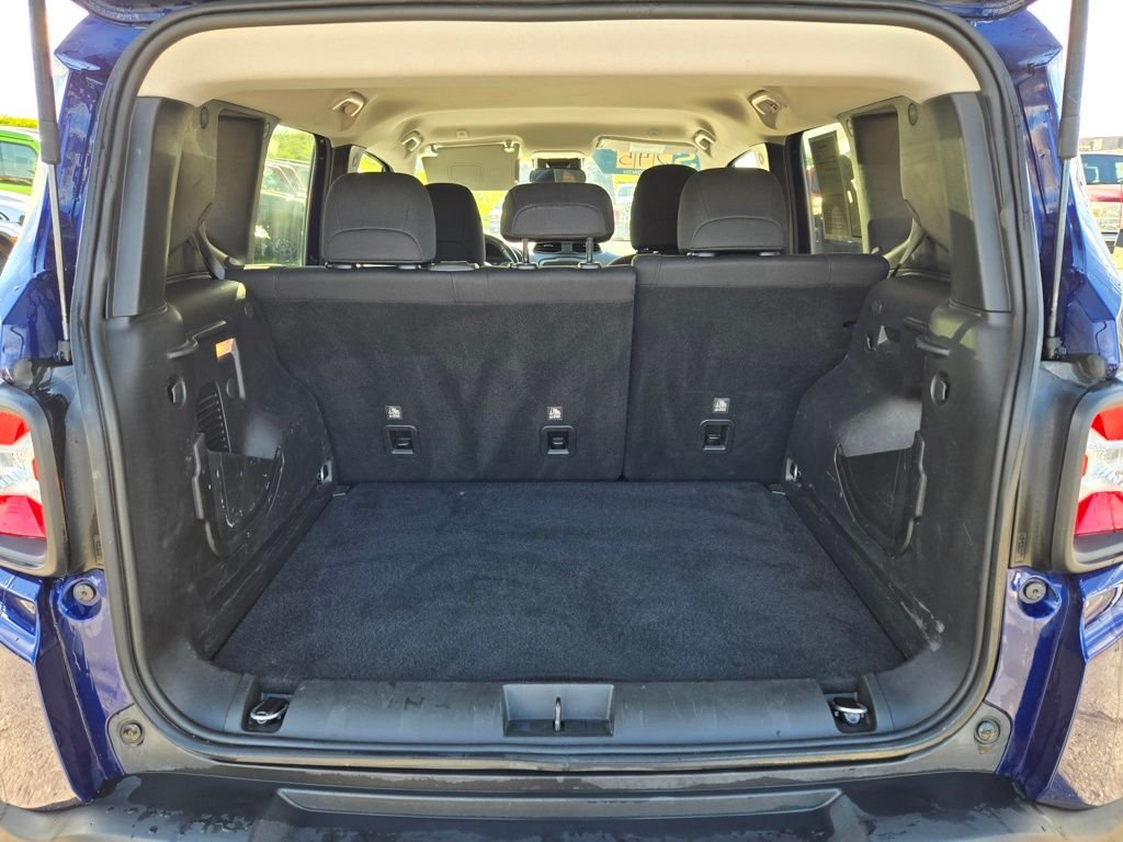 Used 2020 Blue Jeep Trailhawk image 31