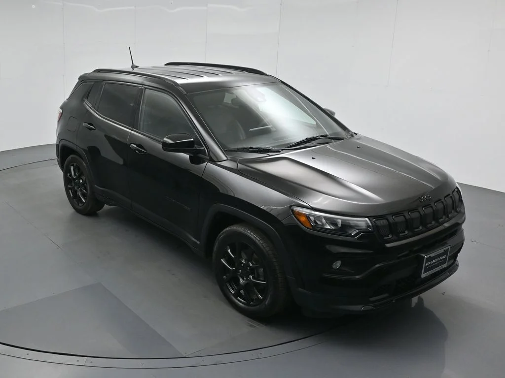 Used 2022 Black Jeep Altitude image 34