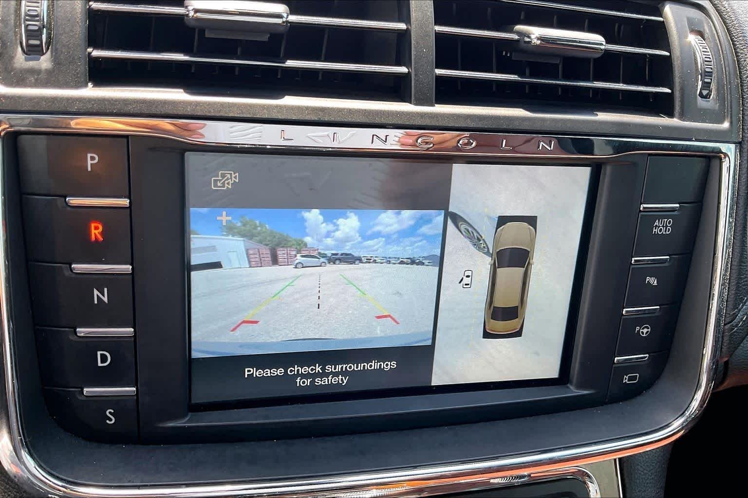 Used 2018 White Platinum Tri-Coat Lincoln Reserve image 26