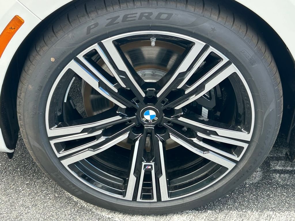 New 2026 Alpine White BMW M70 image 9