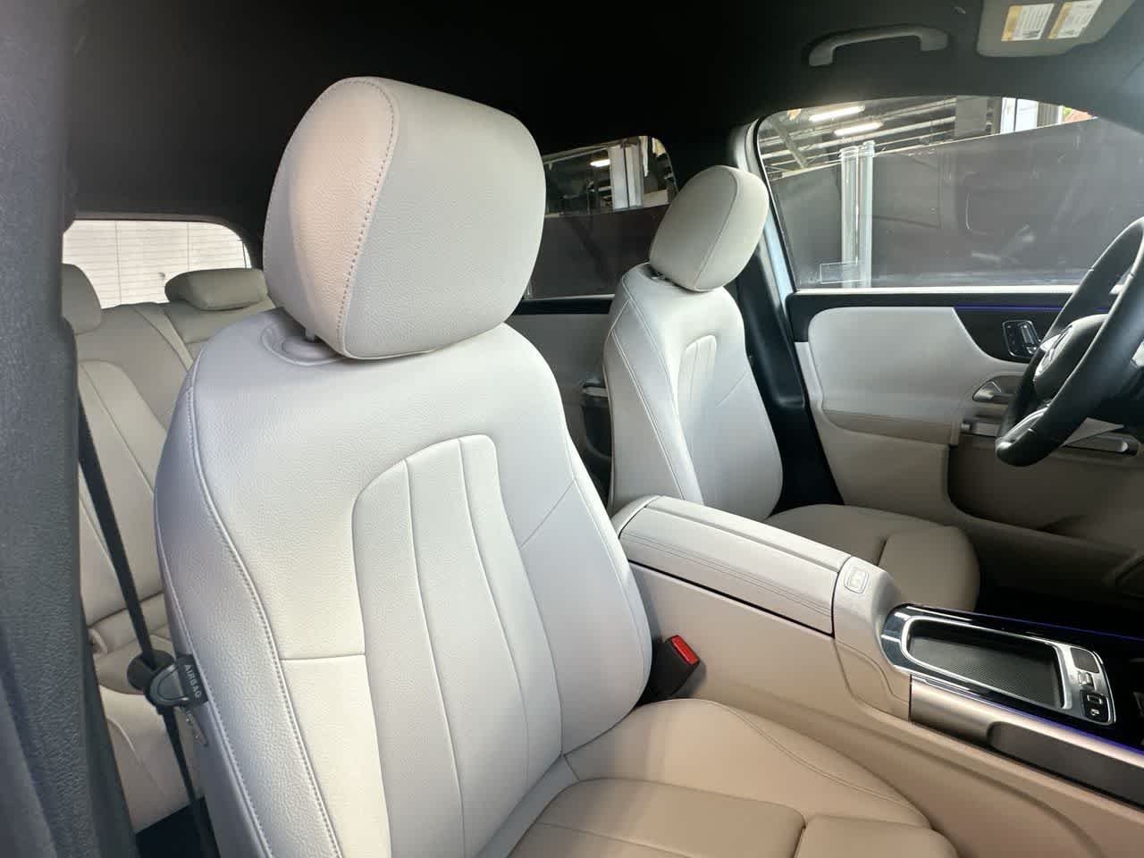 Used 2025 Polar White Mercedes-Benz GLB 250 image 27