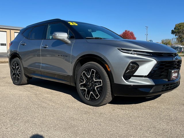 2025 Chevrolet Blazer RS photo 3