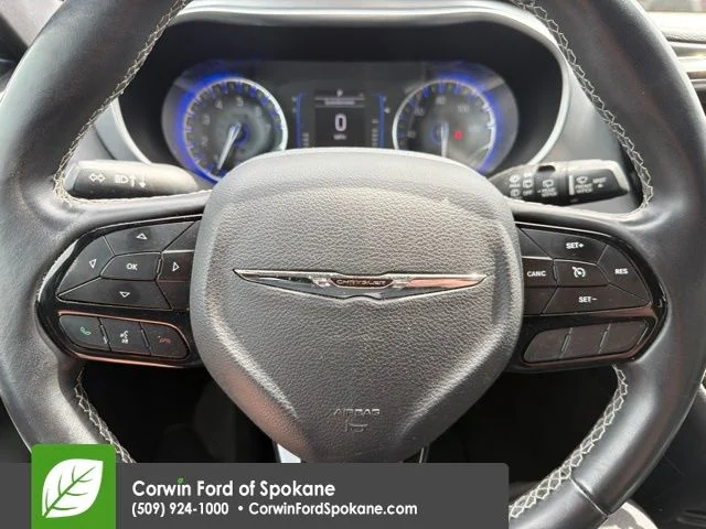 Used 2018 Gray Chrysler Touring L image 11