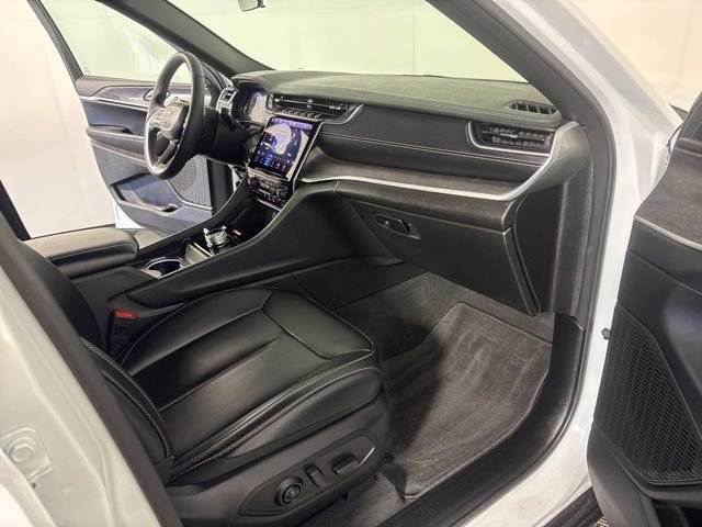 Used 2025 Bright White Clearcoat Jeep Limited image 27