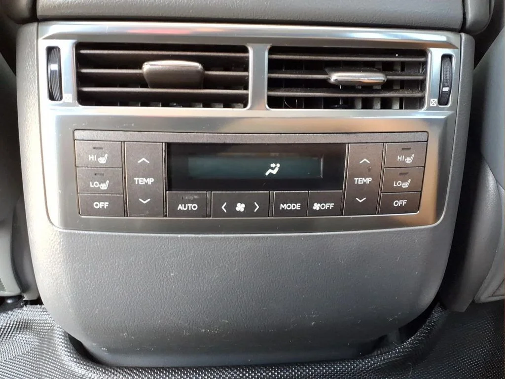 Used 2008  Lexus 570 image 24