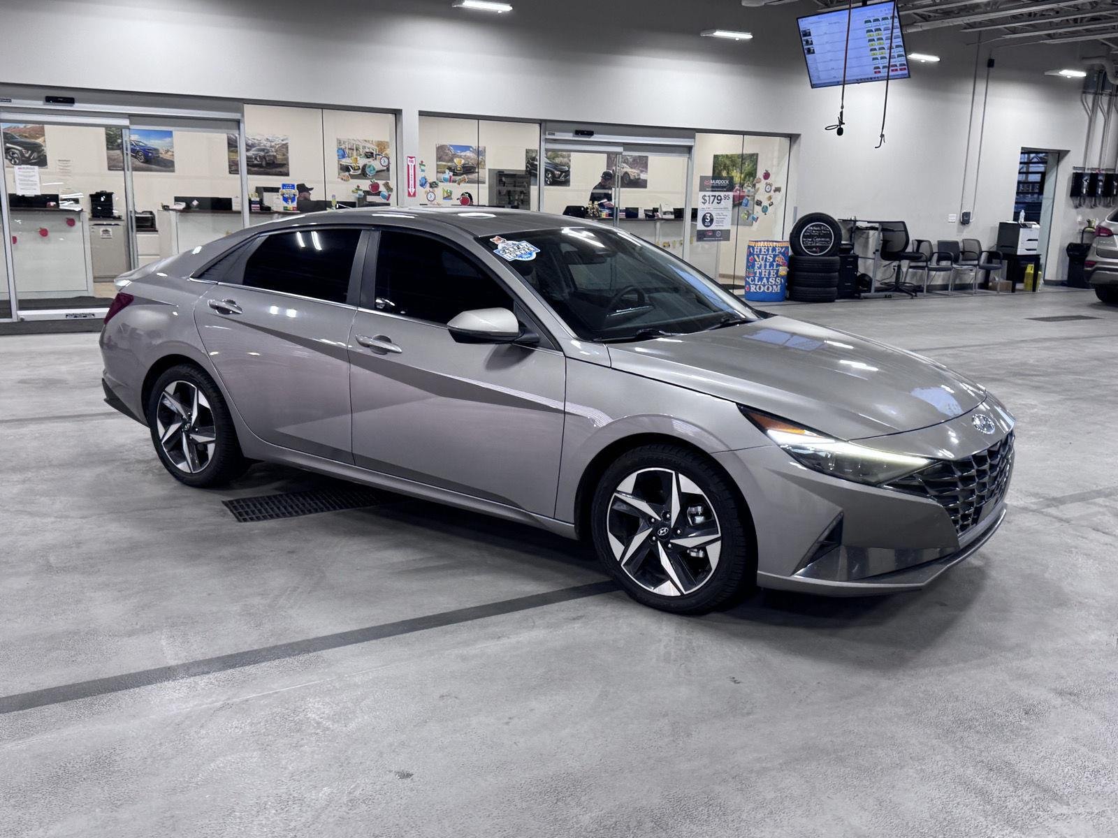 Certified Used 2023 Fluid Metal Hyundai Limited image 9