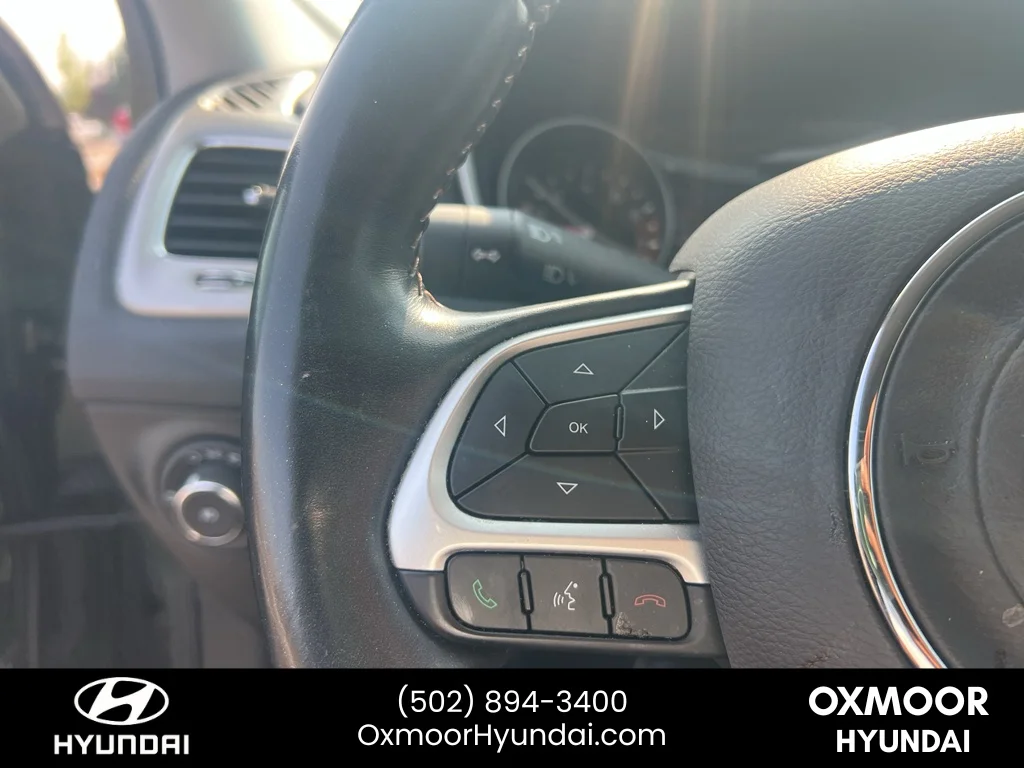 Used 2021 Olive Green Pearlcoat Jeep Latitude image 10